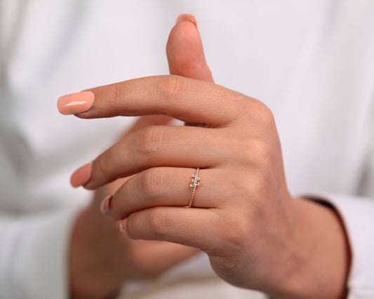 Baguette Cut Diamond Ring with Spiral Design Monting 14K