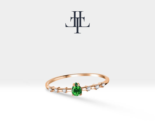 14K Solitaire Gold Ring,Engagement Ring,Pear Cut Emerald Ring,Tiny Diamond Ring