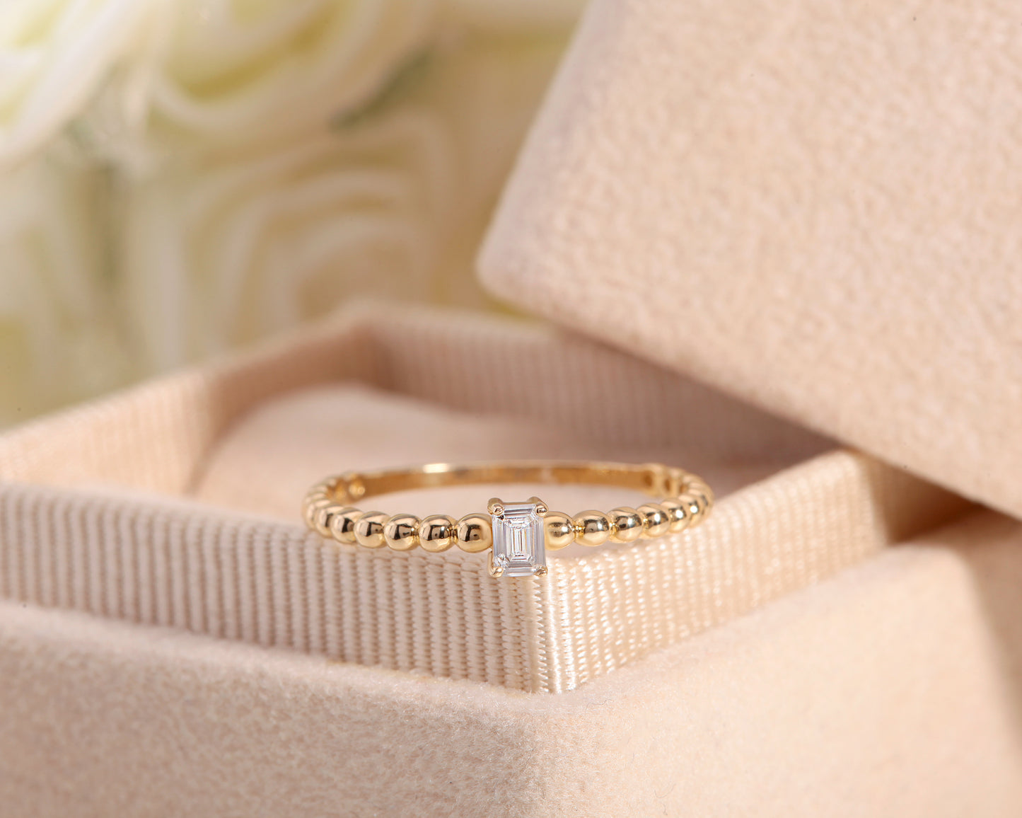 Solitaire Baguette Cut Diamond Ring with Unique Design 14K Yellow Gold