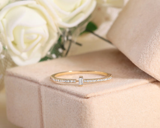 Ring with Single Baguette and a Few Round cut Diamond with Marvelous Design 14K Gold