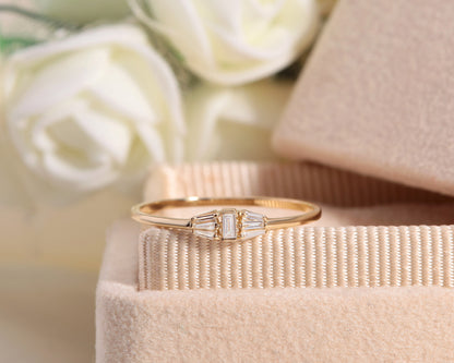 Baguette and Trapeze Cut Diamond Ring with Straight Design Monting 14K